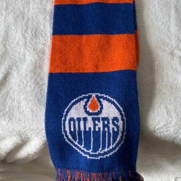 Edmonton Oilers Blue and Orange Scarf NHL - Picture 5 of 6